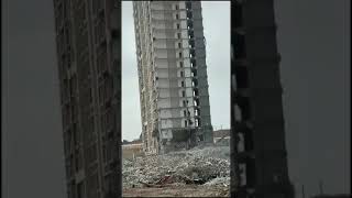 Dekho Keyse Billding Mitti me Girta hai #jslover