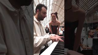 Young Girl sings VOILA in Paris Train Station - Beautiful version 😍