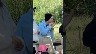 【龚俊】花少挪威站路透！这把队友的墨镜🕶️当镜子照的举动太gay了哈哈哈哈😂！#龚俊 #浪浪钉 #花儿与少年