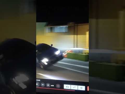 Grand Turismo Sport .Capotamento Nissan GT-R na highway japonesa .