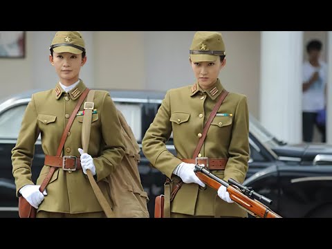 其他國家女兵背槍背炮，日本女兵卻挎一個小包，裏面裝著什麽物品？