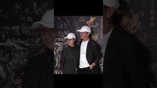 65岁#苗侨伟 携妻子戚美珍亮相新片宣传活动，两人结婚30多年至今恩爱如初，当年苗侨伟就是因为她甩了梅艳芳