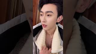 #沉思 他的胸毛又长回来了 - His chest hair has grown back. Nam đức không giữ vậy ta...
