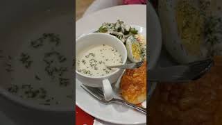 パン屋さんのカフェスペースで食べた【スープ🥣プレートセット】を食べたよ‼️スープは【クリー厶スープ】