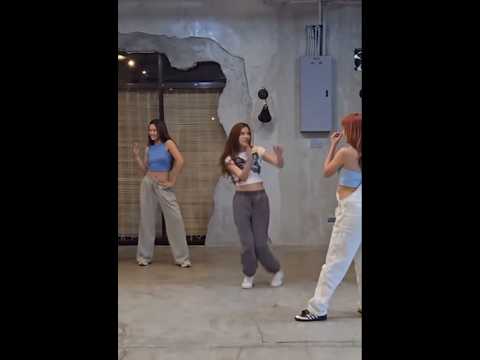 #Aiah BLINK TWICE LIVE PRACTICE#BlinkTwiceDanceVocalPractice