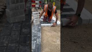 Drempeltje maken #bestrating #útépítés #stratenmaker #wegenbouw #vajonwegenbouw #infra #straatmaker