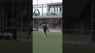#shorts How Pro Footballers Deal With 1v1 Situations #socceracademy #socceredit #profootball