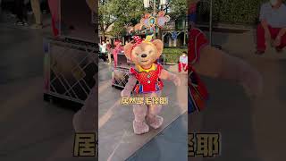 也不知道下次再去#迪士尼 看彩色慶典是什麽時候了🥺，毛怪蘇利文真的太暖啦！😄