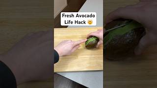 Make old avocados last much longer 🤯 #hometips #lifetips #lifehacks #kitchentips #cookingtips