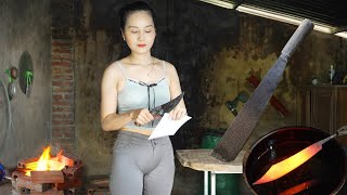It's terrible: Hot Blacksmith Girl Turns Rusty Knife into Razor Sharp Blade