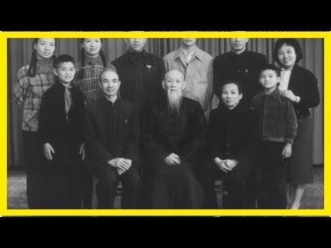 國民黨官員辭職回鄉時，路遇山匪打劫，土匪打開包後下跪送其離開