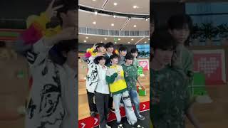 【TNT时代少年团】11月13日晚20:00，冬日重逢的惊喜等你查收，来直播间与少年们共同寻找快乐吧！#时代少年团出道三周年 #三时有声 || 2022-11-12 || 快手