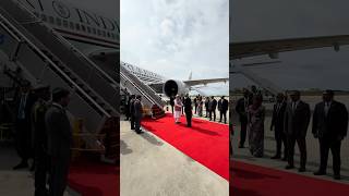 President Mohamed Muizzu of Maldives warmly receives PM Modi upon his arrival in Malé | #shorts