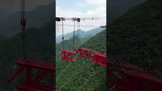 世界桥梁看中国，中国桥梁看贵州。别眨眼看震撼瞬间，大桥分段拼接仅需几分钟！#基建狂魔