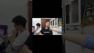 冤种同事将衣服穿成永久皮肤，真牛！#shorts#爆笑职场#李什么闯