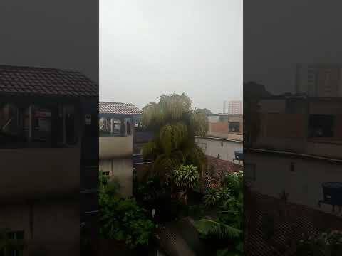 eu quieto em 🏡 com tempo chuvoso