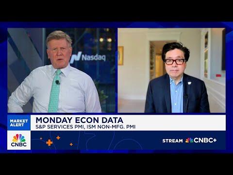 Bitcoin is telling us the S&P should recover in the near-term, says Fundstrat's Tom Lee