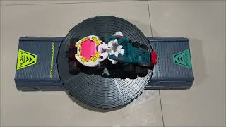 Kabuto Borg (Takara Tomy) vs The Mechnimals (Auldey)