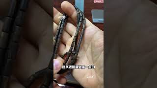 年代感老香，非常规整的一批随形。满油沉水的，表皮已经打磨的非常干净了。金坚玉润的小石子，密度很高。佩戴起来很高级。