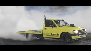 YEABOY LS POWERED HILUX BURNOUTS AT SMOKE N SKIDS