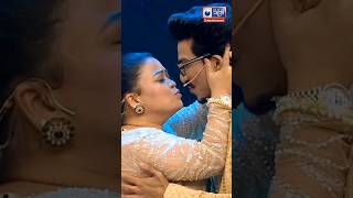 Bharti Singh and Harsh live kissing gone viral | #bharti #kiss #harshlimbachiya