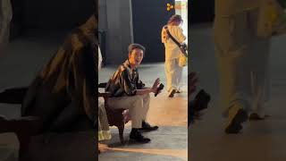 看姚冠宇 i 人被逗笑的样子：嘴角刚扬起就想抿住，眼睛弯成月牙却偏头躲镜头… 可爱到犯规啊😊 #姚冠宇 #热门推荐 #cdrama #love