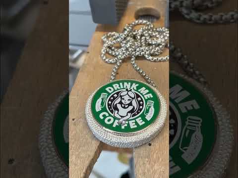 #bijoux #starbucks #alice #customjewelry #jewelrymaker #aliceinwonderlandart #art #aliceinwonderland
