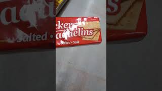 What is Crackers? #englishfree #nativeenglishtutor #americanenglish #nativeenglishteacher