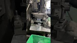Factory routine 年前趕貨，我不能陽，我要上班。也希望所有的親朋好友陌生人不要陽，我們所站立的地方是中國，你好我好便是祖國好。五金沖壓 彈片 散熱片