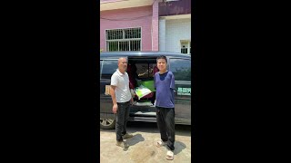 真诚感谢李欣隆，张保辉以及贵公司光碳肥业对我农业发展的大力支持，送来的化肥犹如及时雨，为我的农业梦想注入了强大动力，感恩这份助力与关怀#我的农村生活 #猕猴桃种植
