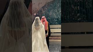 🤯 दुबई के शेख दिल के बहुत अच्छे होते हैं ⁉️ Dubai Sheikh Lifestyle  Facts Hub  #shorts #shortsfeed