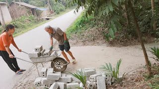 越南老婆帮爸妈搬砖，太辛苦了！giúp bố mẹ chở gạch.