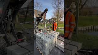 MULTIPOD LEGGEN #útépítés #vajonwegenbouw #wegenbouw #bestrating #straatmaker #asfalt #stratenmaker