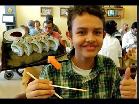 Comiendo en el restaurante del centro cultural japonés de perú