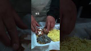 上了一天班,哪怕吃一碗泡面,也能感觉到好快乐#在路边摊感受人间烟火#街头泡面 #noodles #delicious #streetfood #cooking