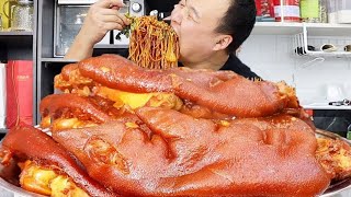 8斤猪蹄，阿强做“红烧猪蹄”，肥而不腻一口肉一口面真过瘾【cram阿强】