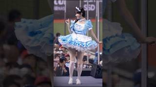 Who knew a maid could rock the strikeout dance like this? 🤣 That skirt is flying! #李珠珢 #이주은#leejueun