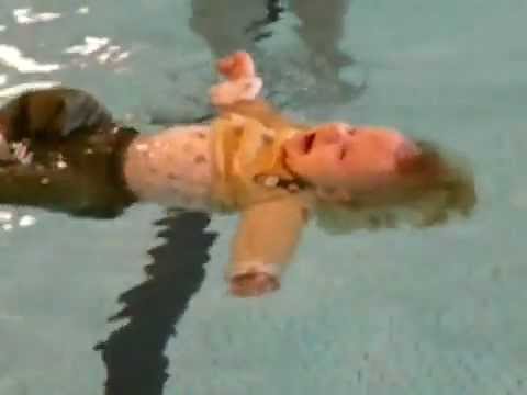 Baby Can Float On Water!!