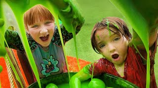 SLiME SLiDE with Adley, Niko, and Navey!!  YouTuber Party & Crafts at Nickelodeon Kids Choice Awards