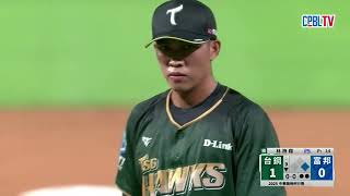 07/12 台鋼 VS 富邦 九局下，林詩翔上場關門，雖然投出兩次保送，但還是製造雙殺與飛球，為球隊成功守下勝利