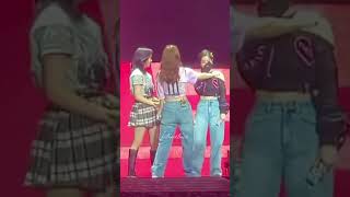 When Dahyun and Nayeon show their affection towards each other 💙🤍