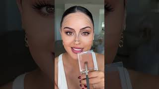 Black Pencil Contour l Christen Dominique