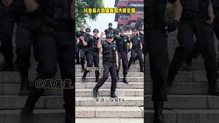 抖音最火歌曲舞蹈《大展宏图》保安版：别墅里面唱k，水池里面银龙鱼，我送阿叔茶具，他研墨下笔直接给我四个字大展鸿图 #大展宏图 #大展鸿图