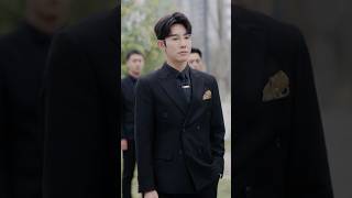 總裁現身假裝不認識女孩，女孩拿出結婚證才發現他是自己老公！#短剧 #霸道总裁 #甜宠 #爱情