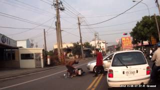 高雄市岡山區本洲路車禍