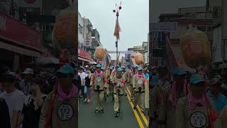 大甲媽祖頭旗和開路鼓 總是走在隊伍的最前端 廟會