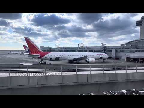 JFK AirTrain ride from Terminal 5 to 4