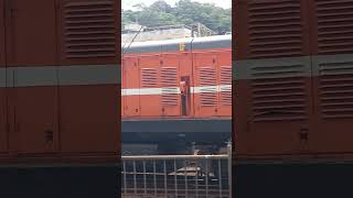 R102 機車頭樹林調車場調度#taiwan #台鐵 #台鐵列車 #train #南樹林車站 #r100 #調度 #柴電機車頭#樹林調度站
