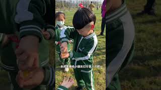 Xiao Bao Xiaoding is going to have a sports meeting! Dad is exhausted, congratulations Xiao Bao won