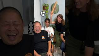 媽媽與家中四個小孩（？）玩遊戲😎